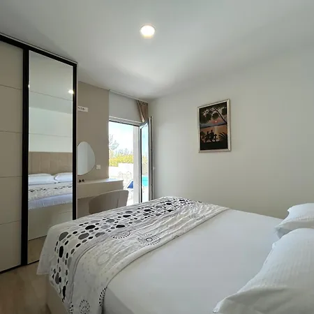 Petar - Private Heated Pool And Sea View Appartamento Makarska