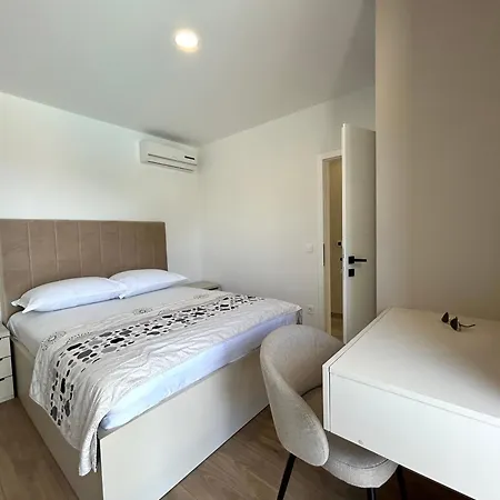 Petar - Private Heated Pool And Sea View Apartament *