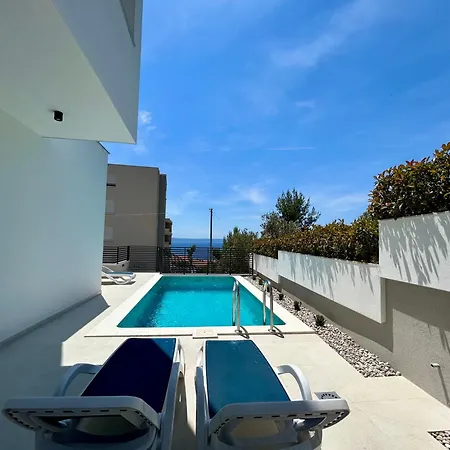 Apartment Petar With Pool And Sea View