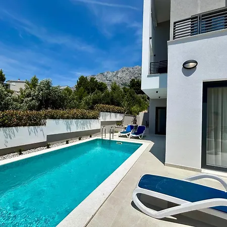 Petar With Pool And Sea View Apartment *