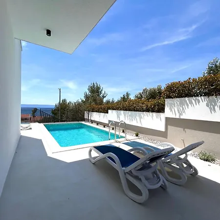 Petar With Pool And Sea View Apartment Makarska
